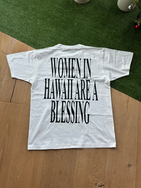 Women in Hawaii (⚪️)