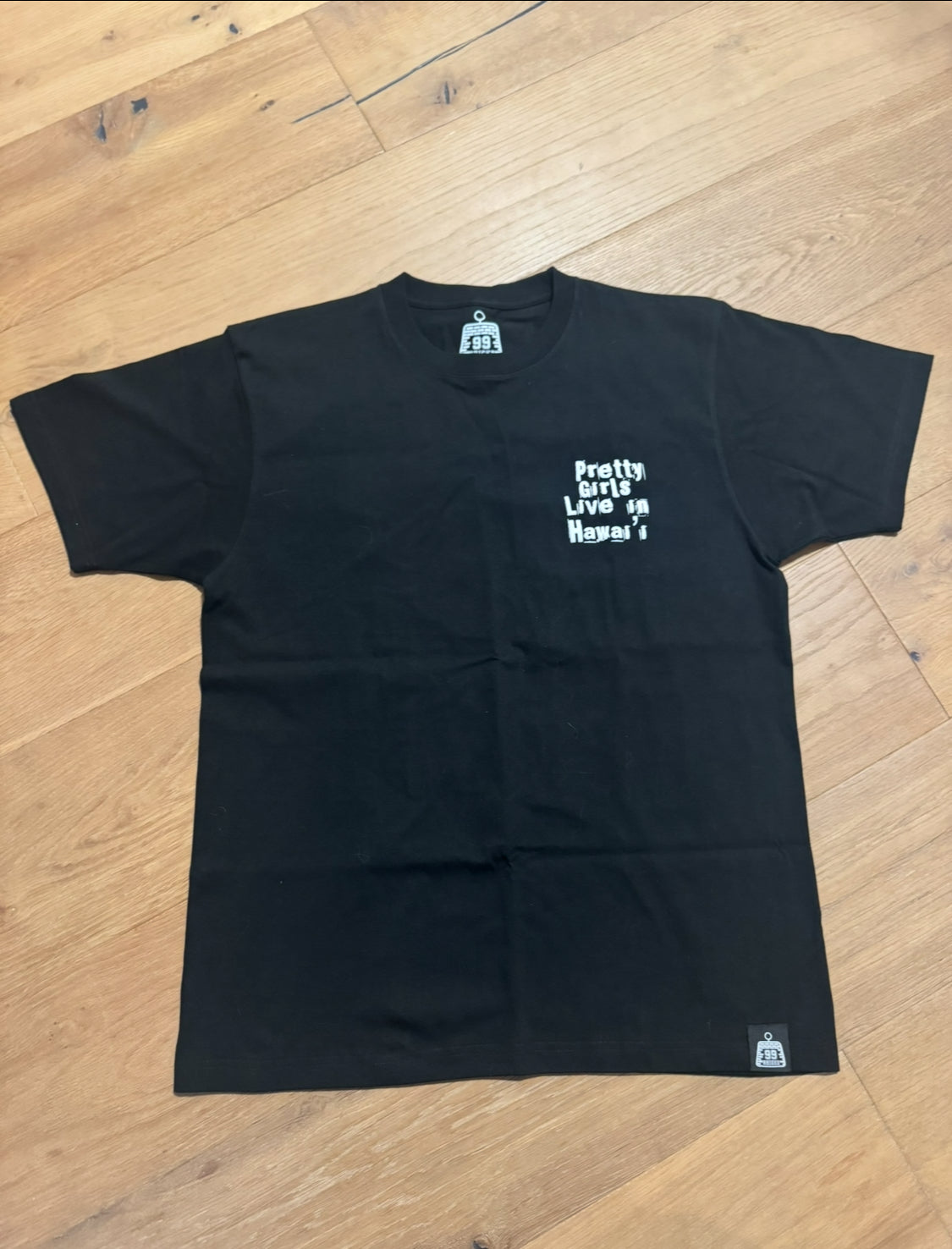 Pretty Girls Live in Hawaii (black)