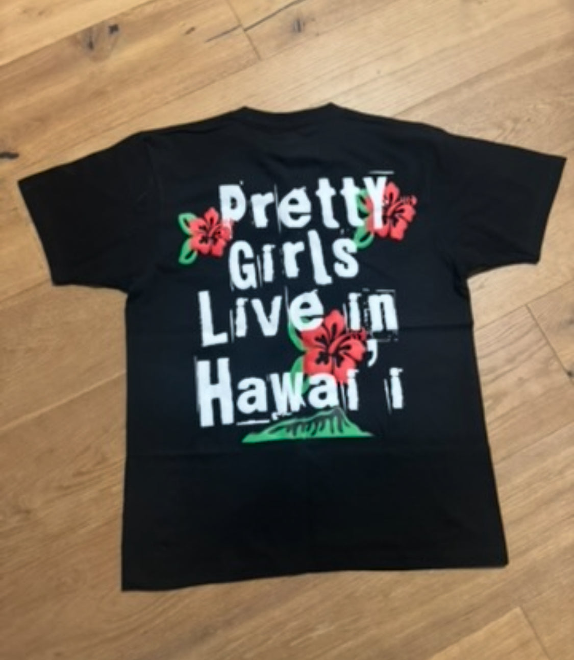 Pretty Girls Live in Hawaii (black)