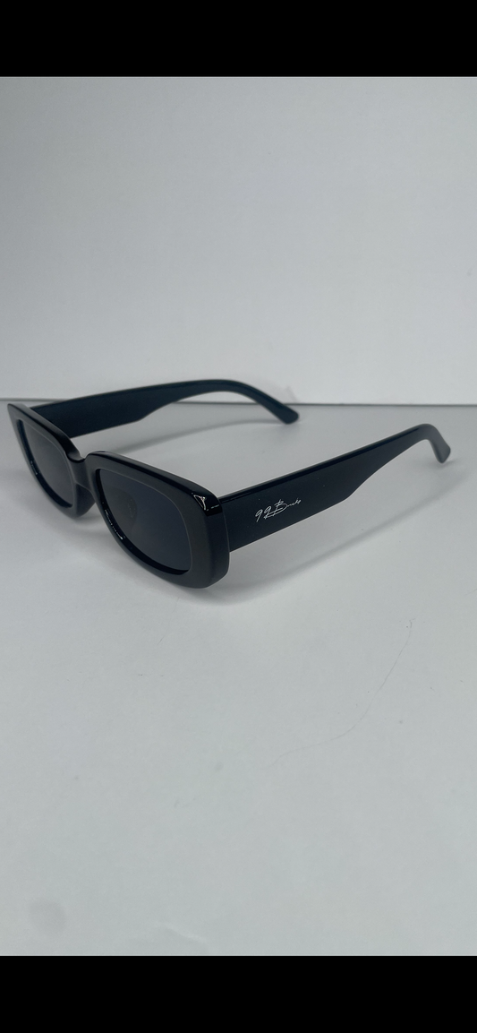 Turo (Black) *No box*